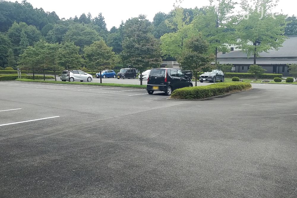 しおや聖苑の駐車場写真です（2枚目）