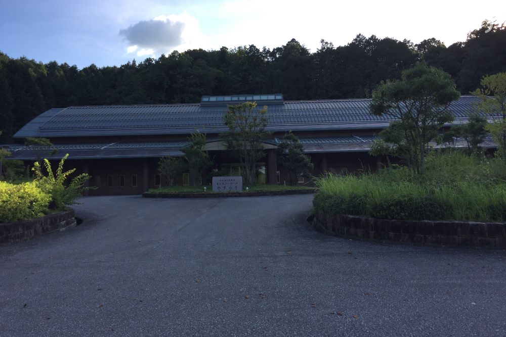 朝来市斎場の外観写真です（2枚目）