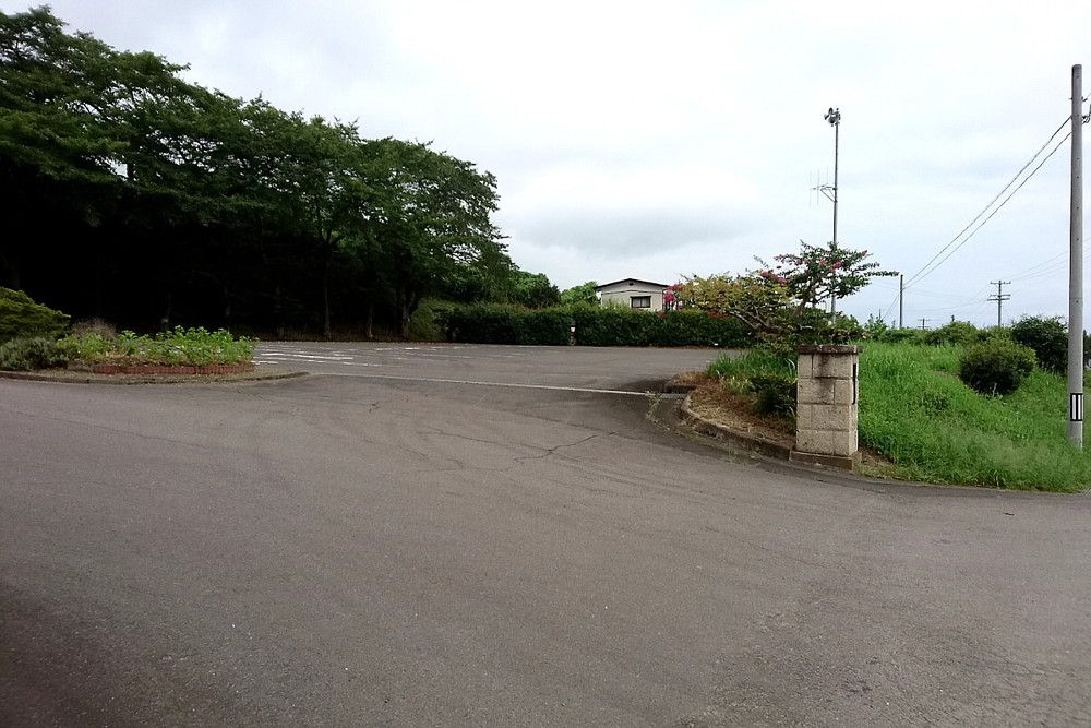 亘理葬祭場の駐車場写真です