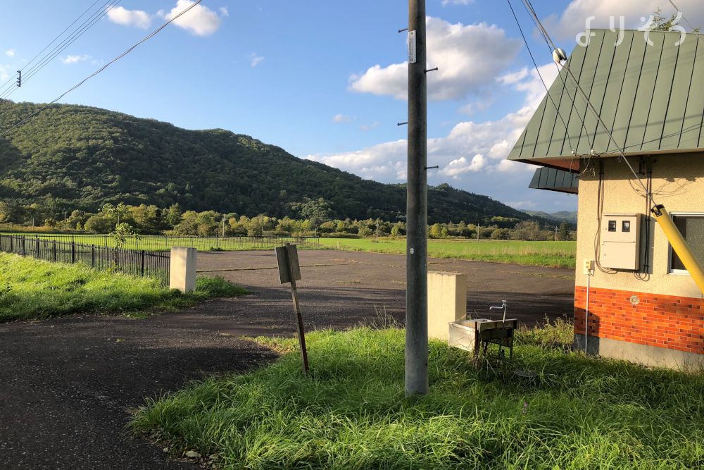 西興部村葬斎場の駐車場写真です