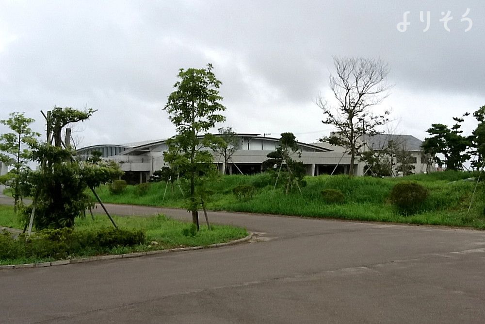名取市斎場の外観写真です（2枚目）