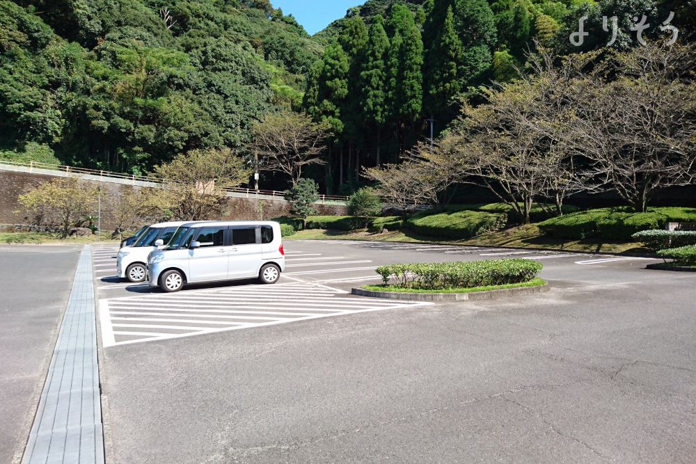霧島市国分共同斎場の駐車場写真です（2枚目）