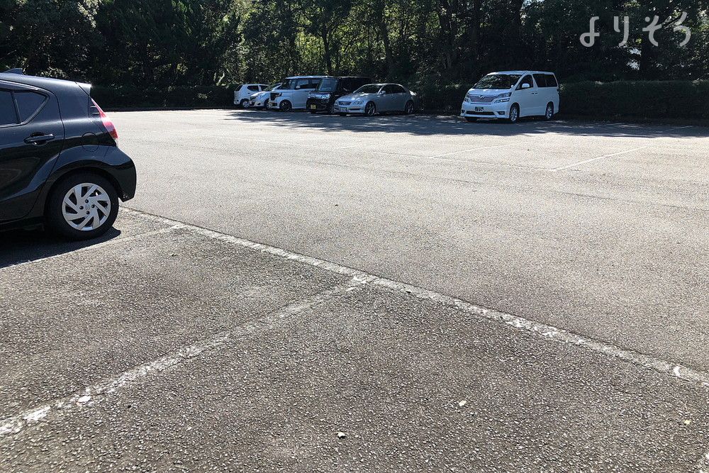宇部市火葬場の駐車場写真です（1枚目）