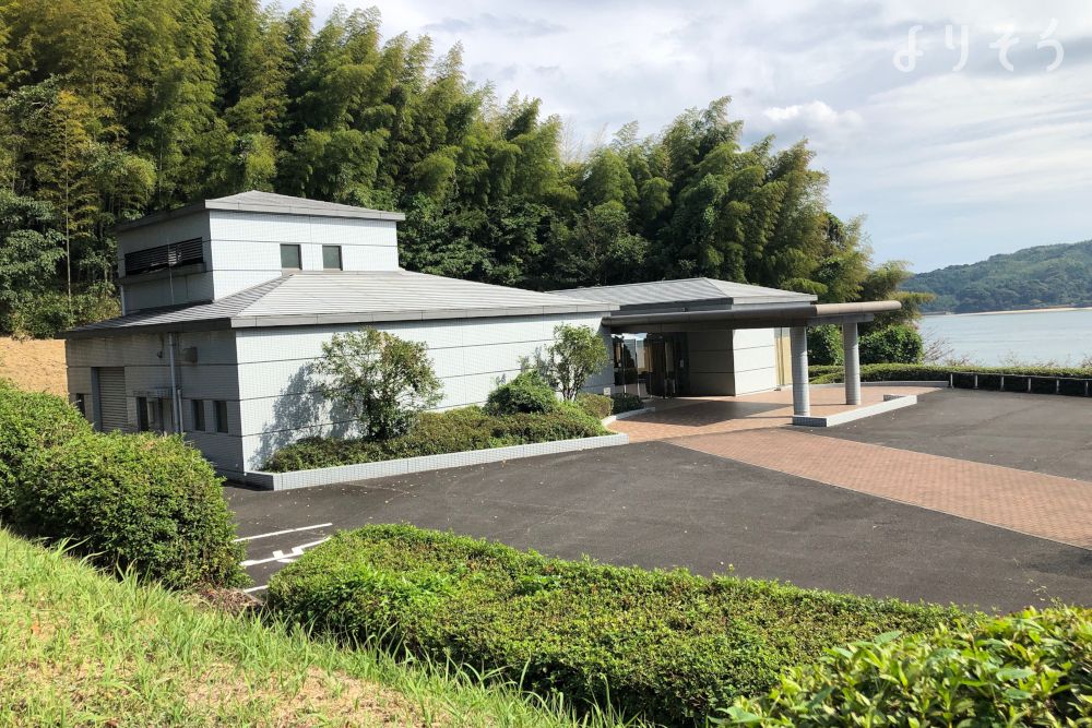 柳井市大畠斎場の外観写真です（2枚目）