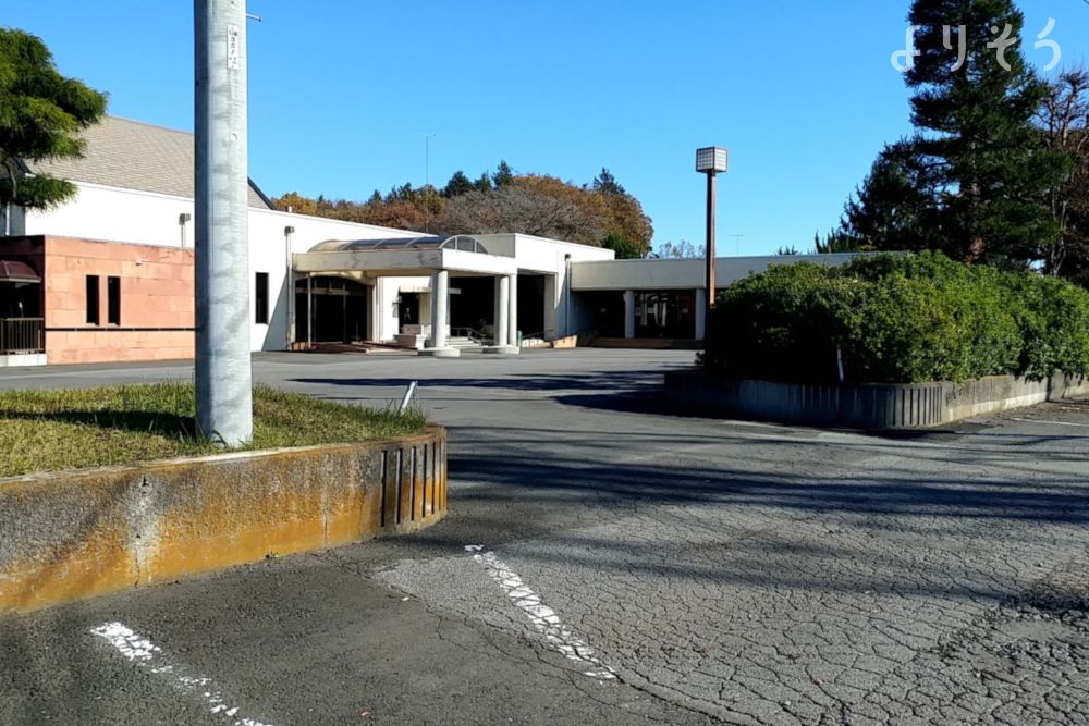 芳賀地区広域行政事務組合斎場の外観写真です（2枚目）