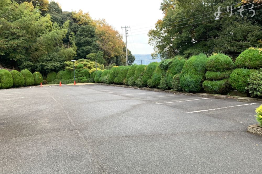 江田島市葬斎センターの駐車場写真です（1枚目）