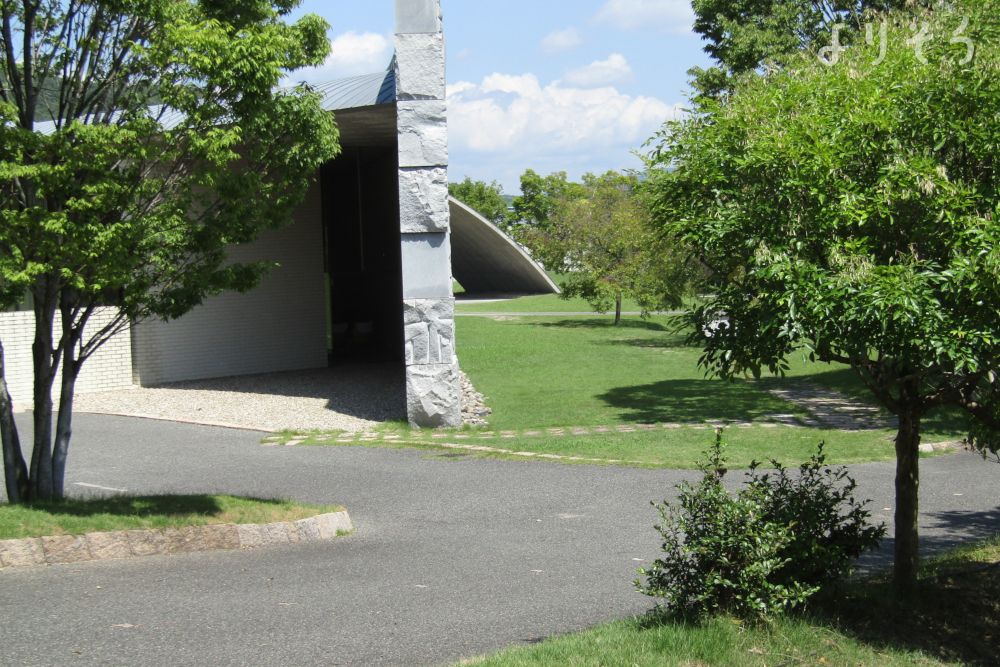 揖龍火葬場の外観写真です（2枚目）