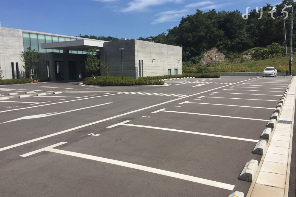 泉南阪南共立火葬場の駐車場写真です（2枚目）