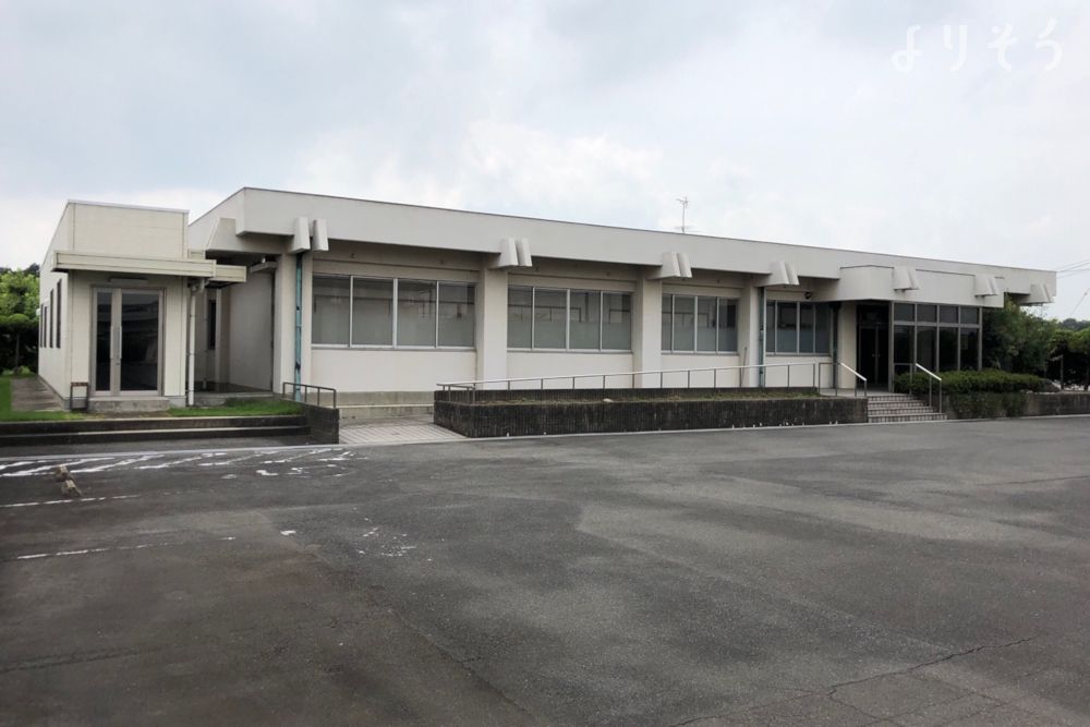 弥富市火葬場の外観写真です（2枚目）