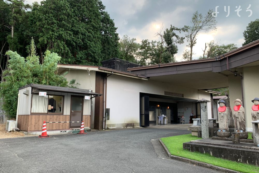 桜井市火葬場の外観写真です（2枚目）