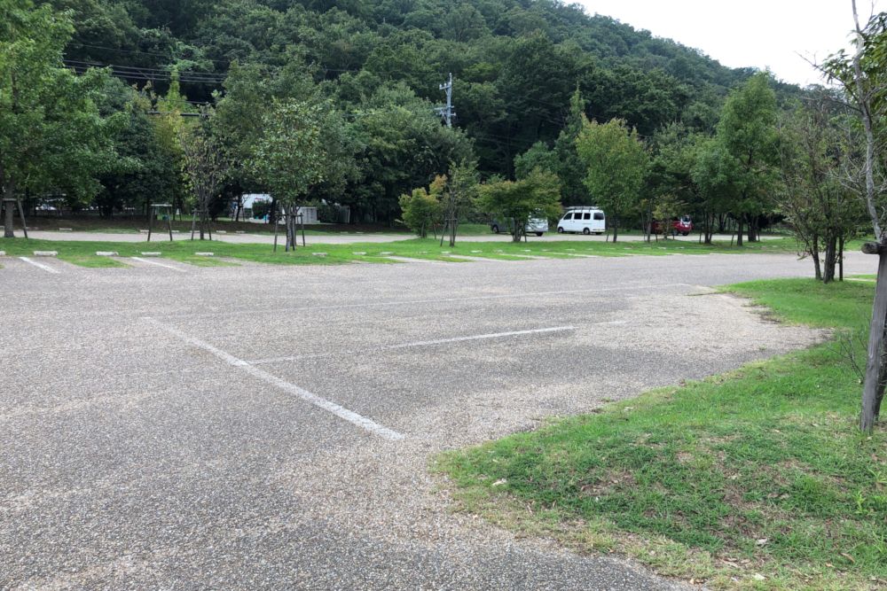 瞑想の森 市営斎場の駐車場写真です（2枚目）