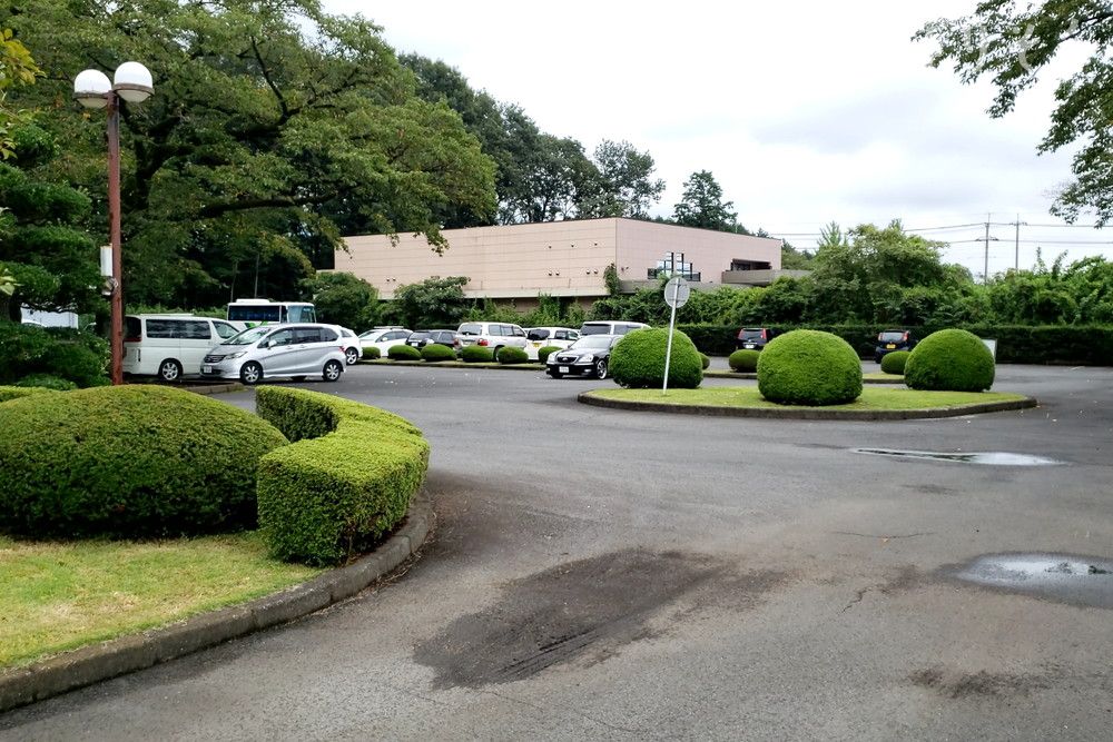 鹿沼市斎場の駐車場写真です（1枚目）