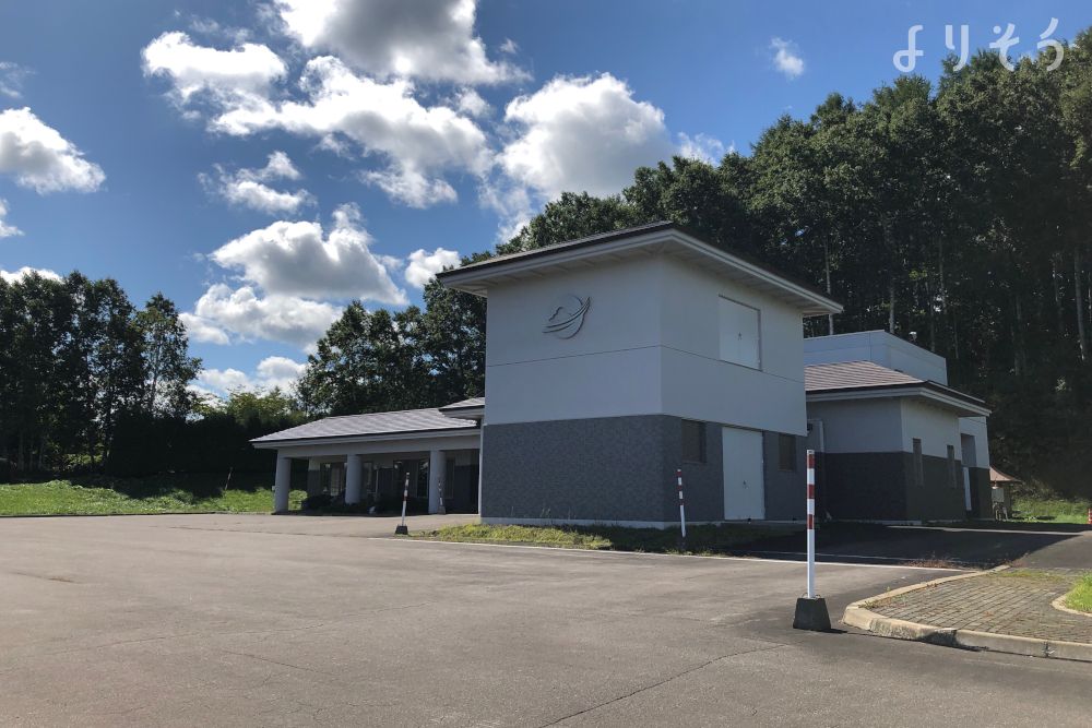 大空町葬斎場の外観写真です（2枚目）