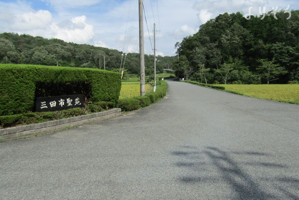 三田市聖苑の外観写真です（2枚目）
