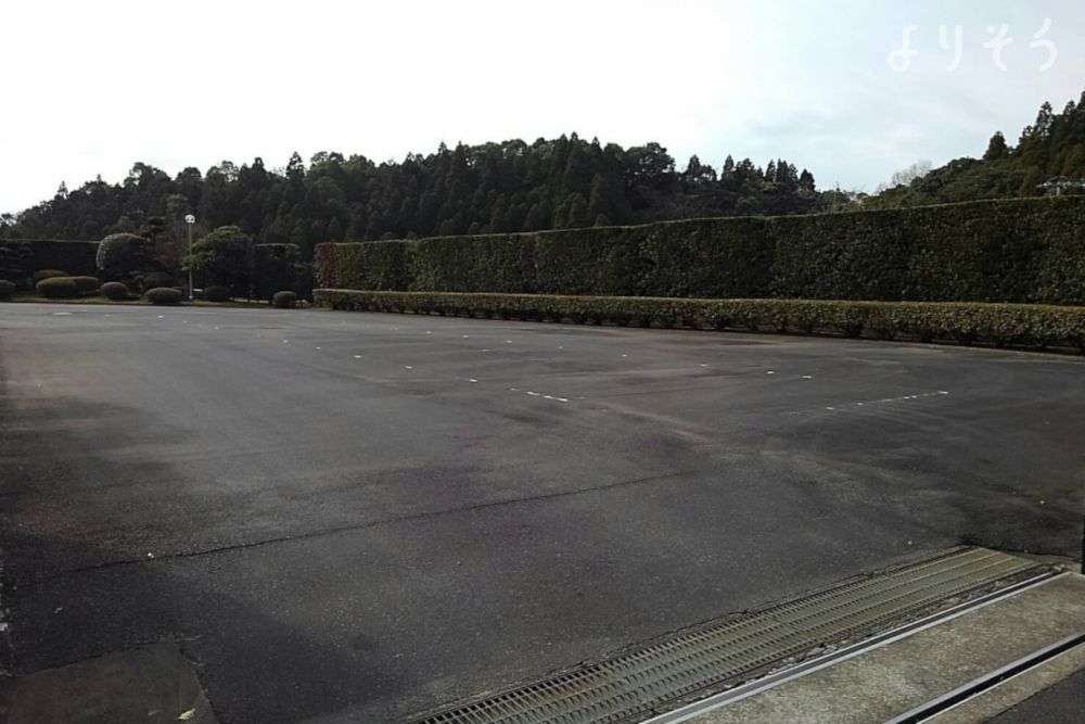 曽於南部厚生事務組合紫雲園の駐車場写真です（1枚目）