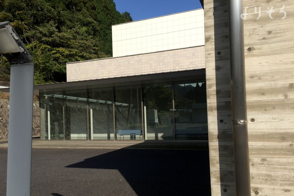 安芸太田町火葬場千風苑の外観写真です（3枚目）