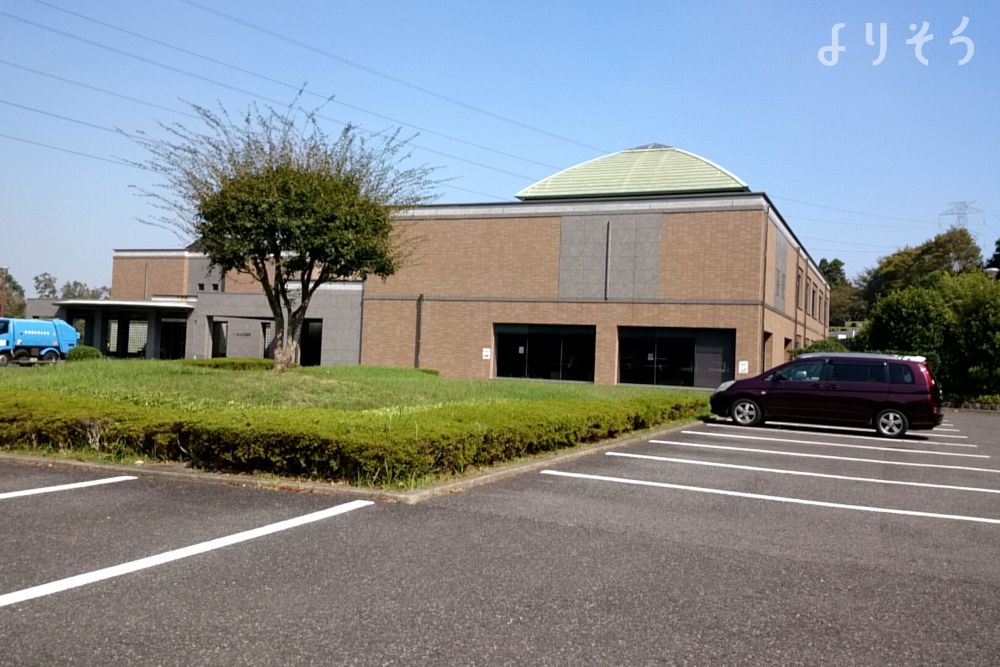 いちはら聖苑の駐車場写真です（1枚目）