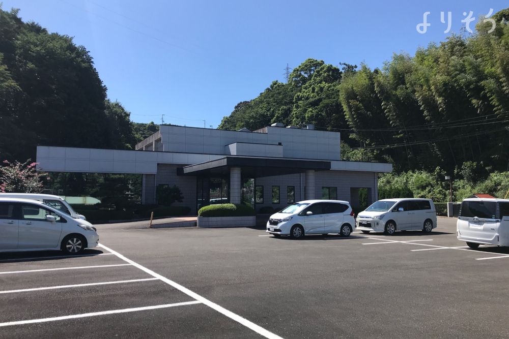 清浄苑の駐車場写真です（1枚目）