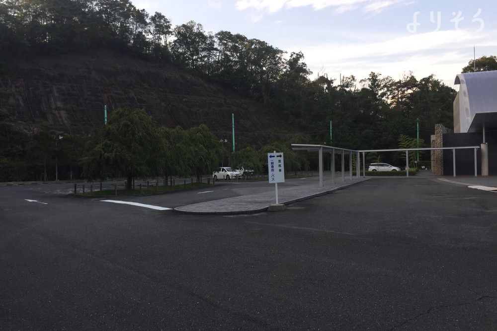 飯盛斎場の駐車場写真です（2枚目）