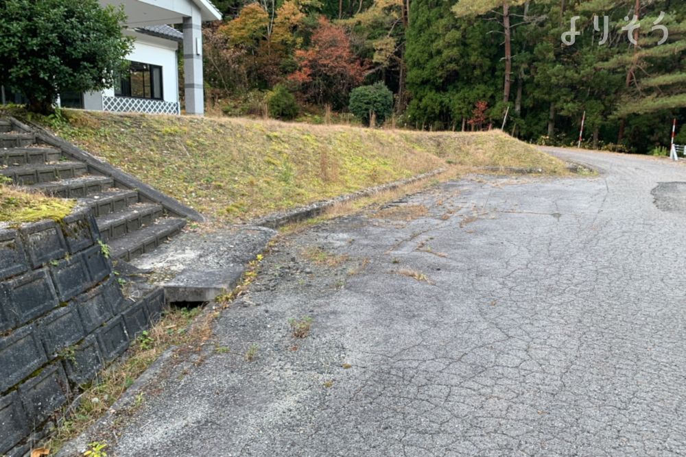 北広島町火葬場浄寿苑の駐車場写真です（1枚目）