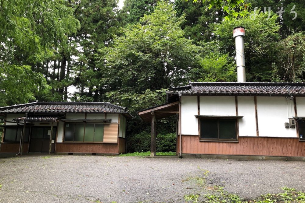 設楽町津具斎苑の外観写真です（2枚目）