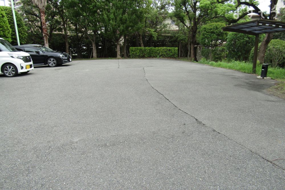 豊中市立火葬場の駐車場写真です