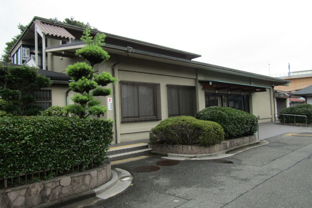 池田市立桃園火葬場の外観写真です（3枚目）