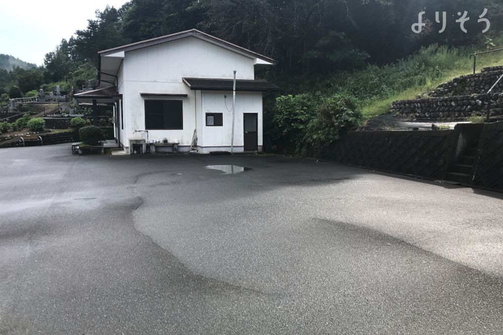 勢和斎場の駐車場写真です（1枚目）