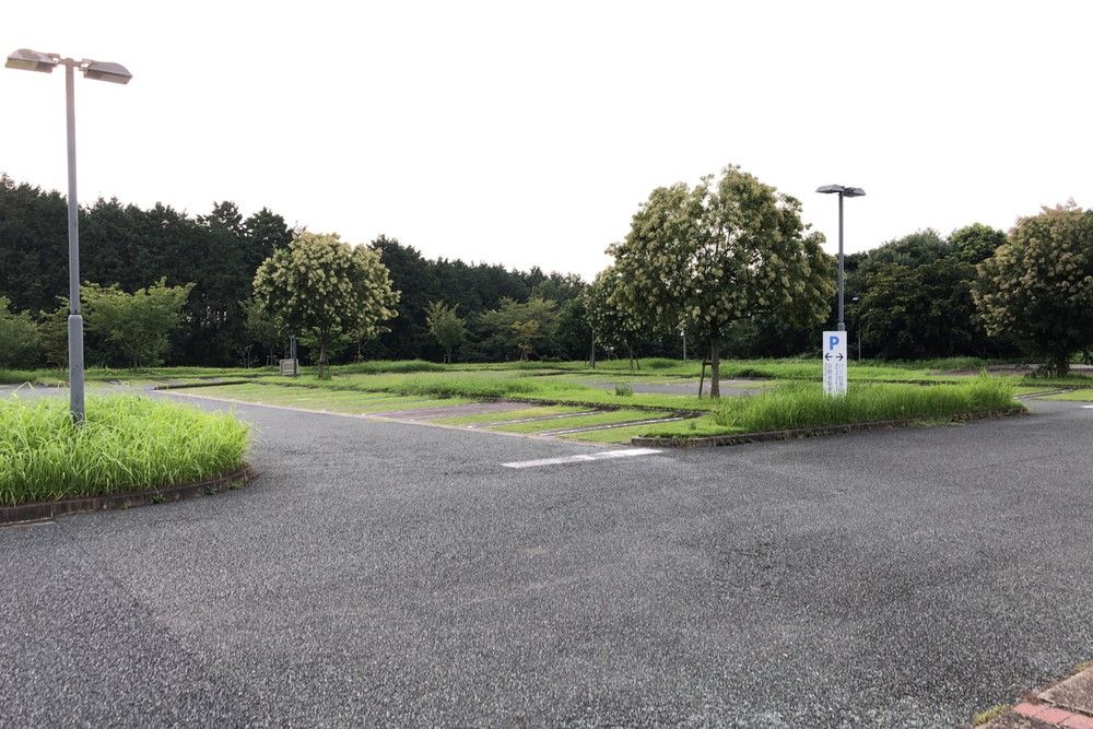 福岡市葬祭場（刻の森）の駐車場写真です（1枚目）