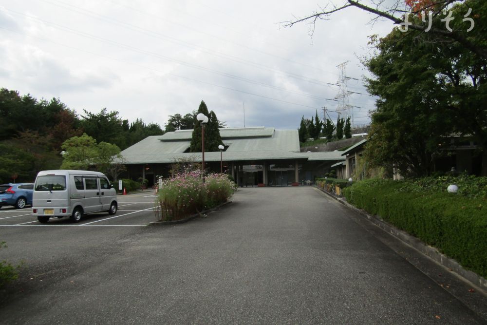 宝塚市営火葬場の駐車場写真です（2枚目）