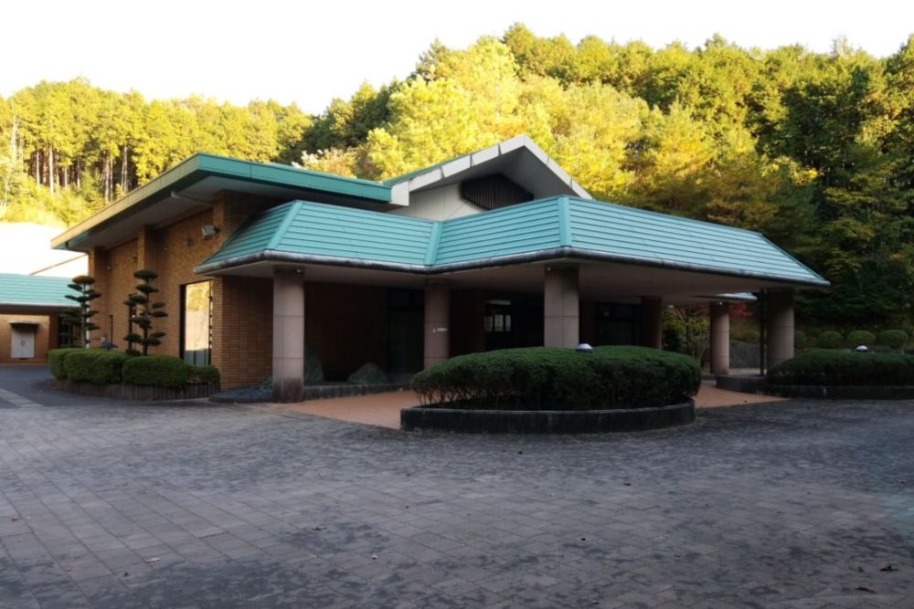 みやこ町役場 町立葬斎場やすらぎ苑（火葬場）の外観写真です（2枚目）