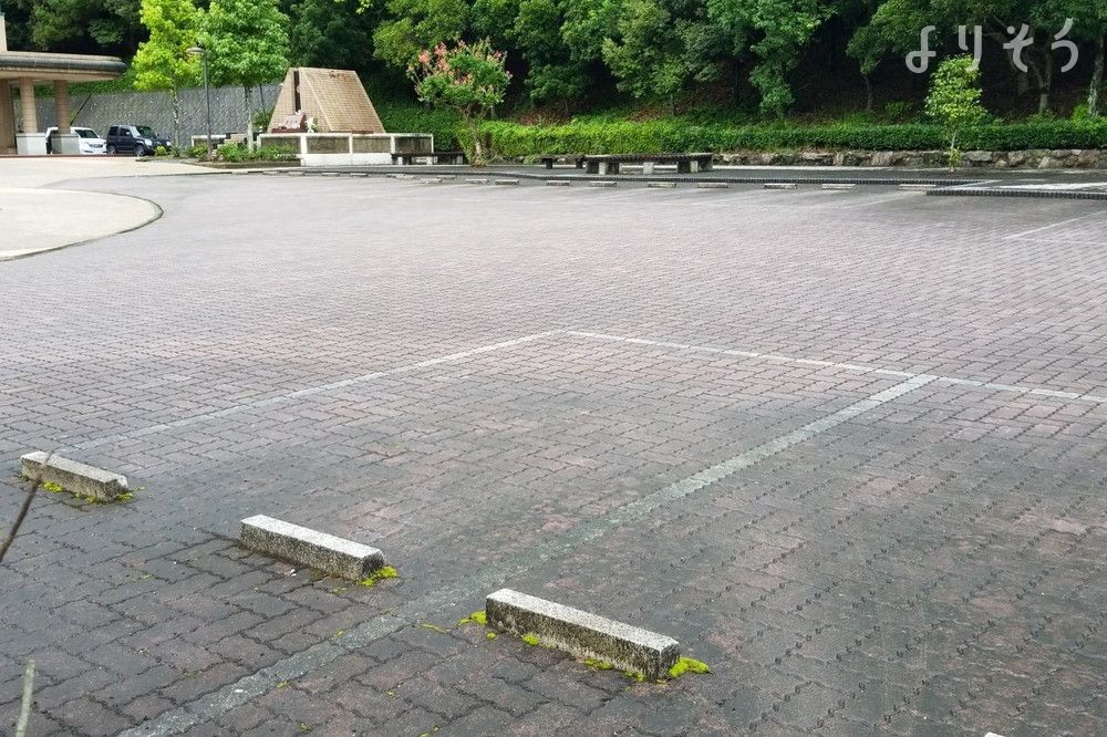 飯塚市斎場の駐車場写真です