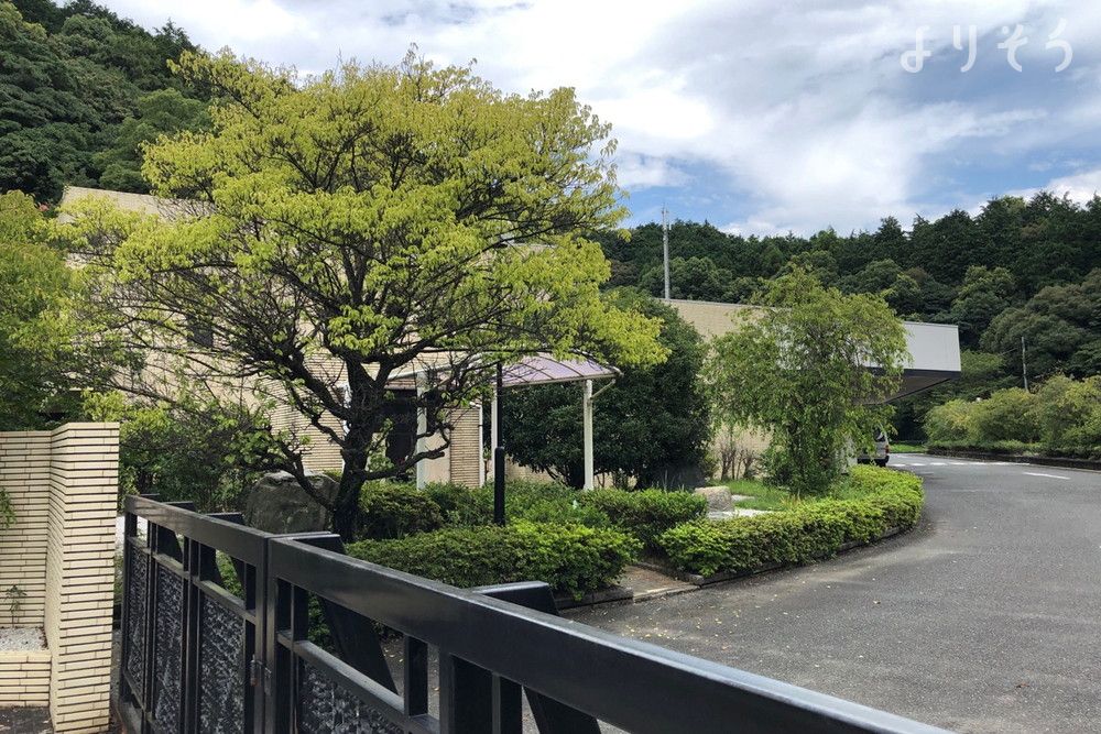 朝倉市営火葬場梅香苑の外観写真です（3枚目）