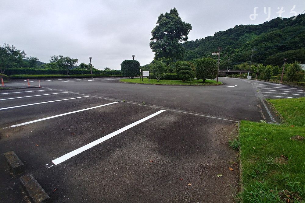 愛川町営斎場愛川聖苑の駐車場写真です（2枚目）