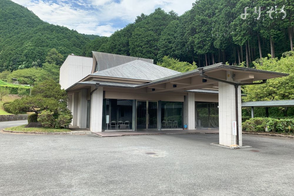 葛城市火葬場の外観写真です（2枚目）