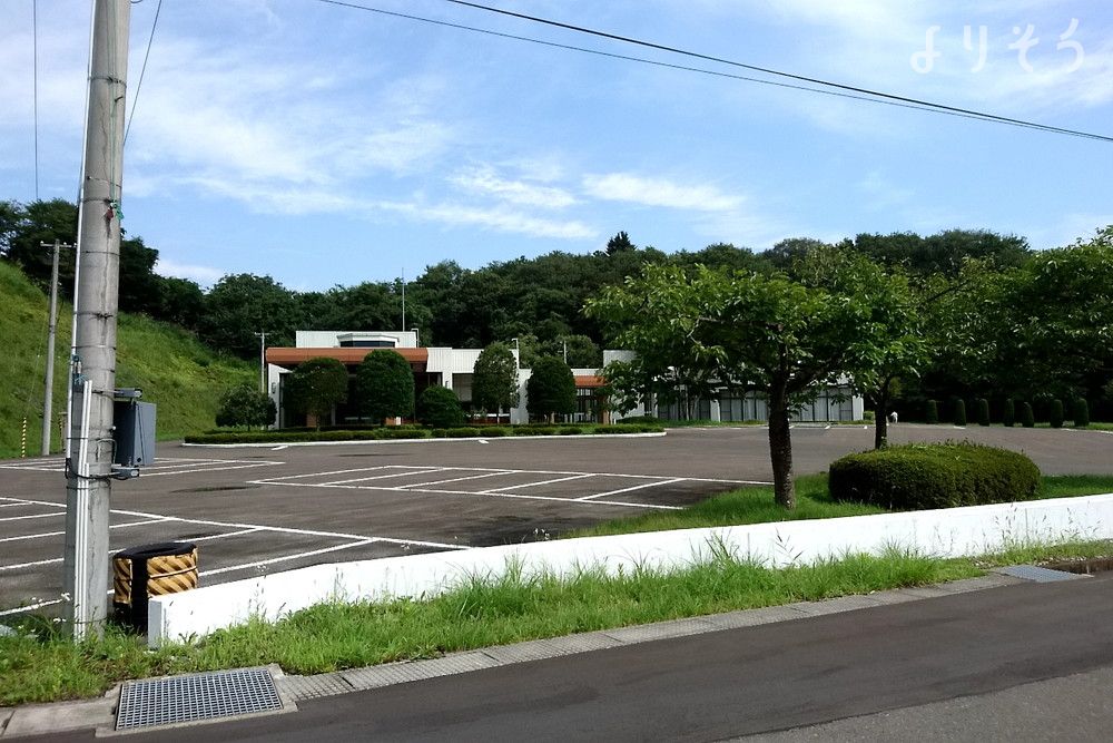 黒川浄斎場の駐車場写真です（1枚目）