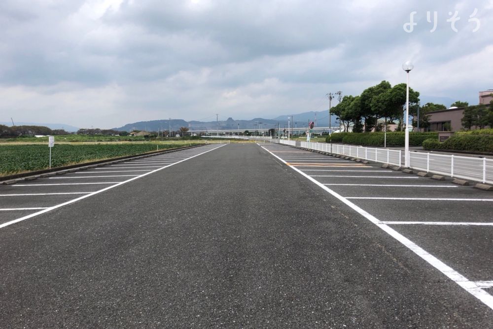 やすらぎ苑（火葬場）の駐車場写真です（1枚目）