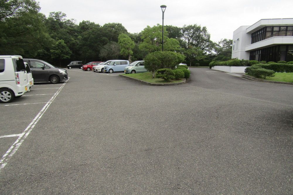 神戸市立鵯越斎場の駐車場写真です