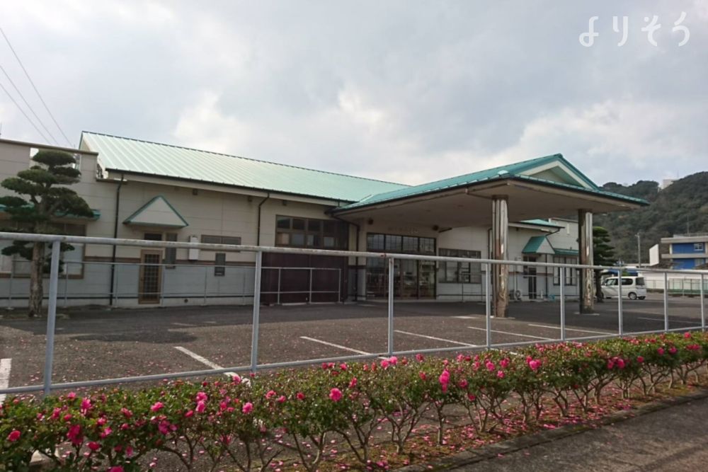 阿久根市葬斎場沸石の里の外観写真です（3枚目）