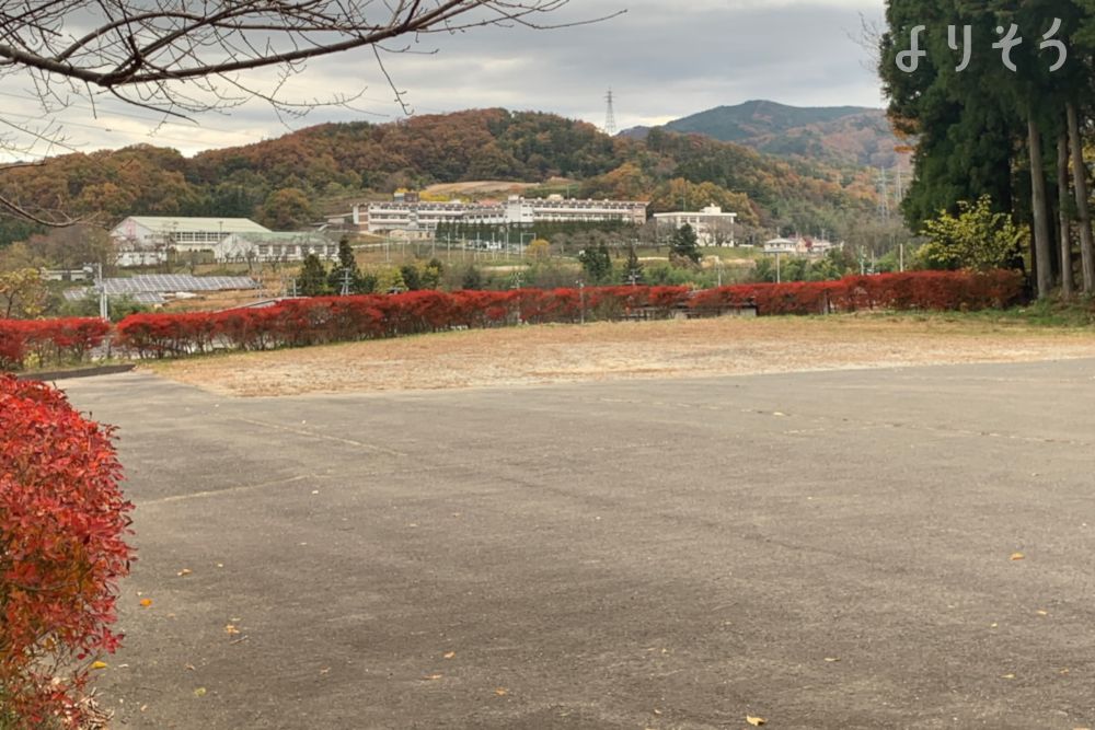 川俣町火葬場の駐車場写真です（2枚目）