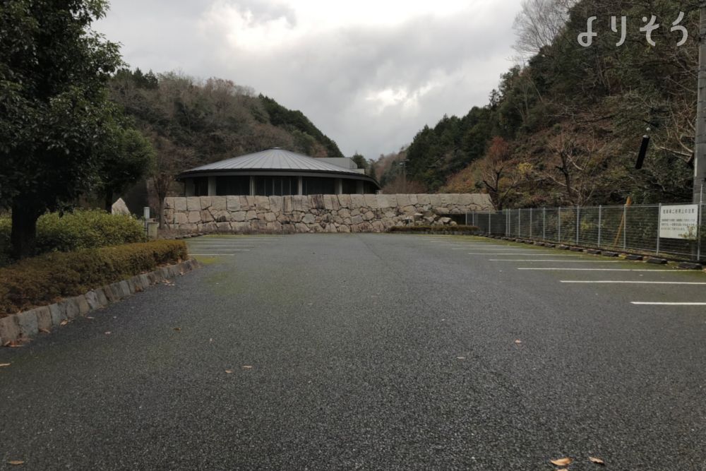 美祢市斎場ゆうすげ苑の駐車場写真です（2枚目）