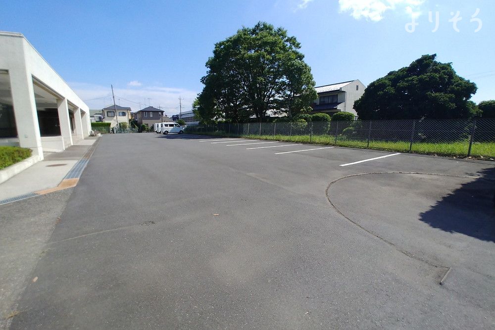 羽生市斎場の駐車場写真です