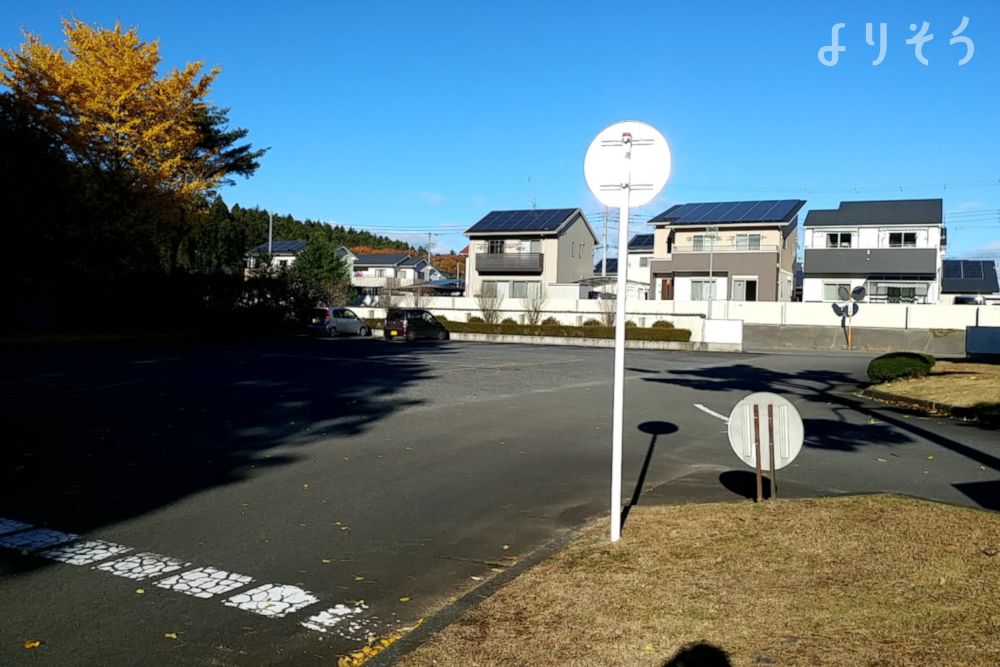 大田原市火葬場の駐車場写真です（1枚目）