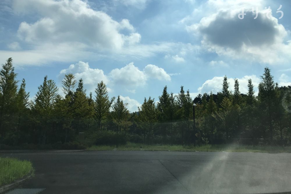 名張市斎場の駐車場写真です（1枚目）