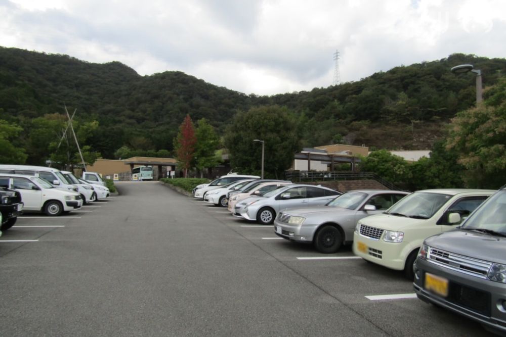 西脇多可広域斎場の駐車場写真です（1枚目）