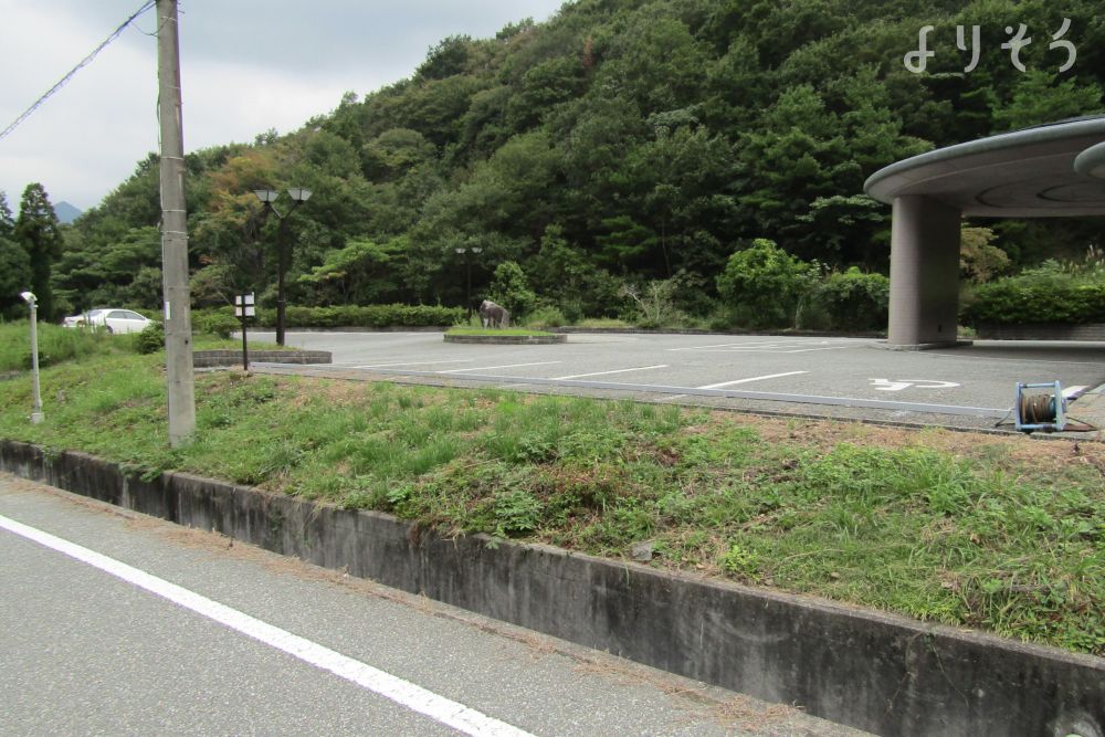 市川斎場の駐車場写真です