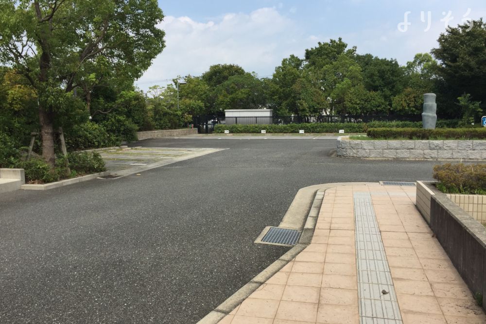 吹田市立やすらぎ苑の駐車場写真です（2枚目）