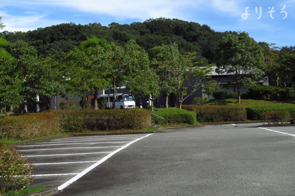 小野加東斎場「湧水苑」の駐車場写真です（2枚目）