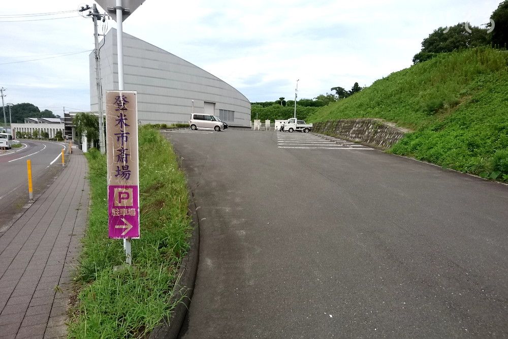 登米市火葬場の駐車場写真です（2枚目）
