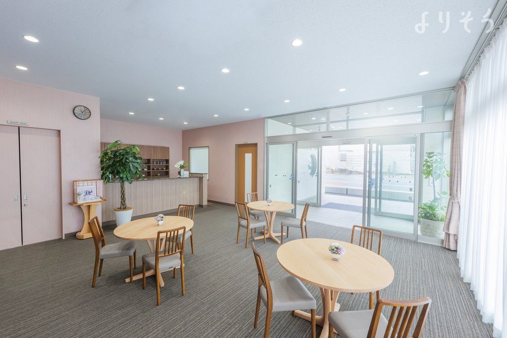 八幡東斎場のエントランスの画像